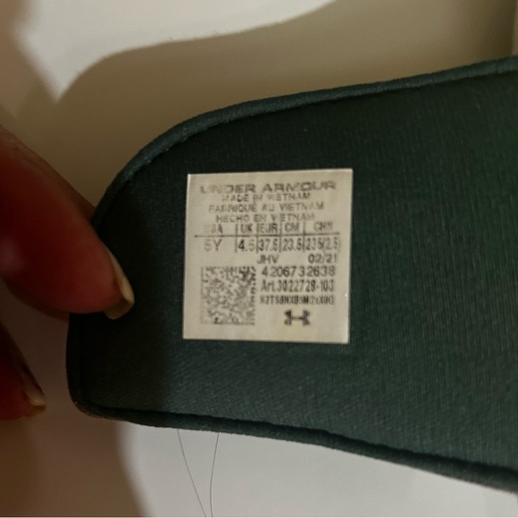 Under Armour Unisex-Child Ignite Vi Slide Sandal. Black and lime green. Size 5Y. - Picture 7 of 7